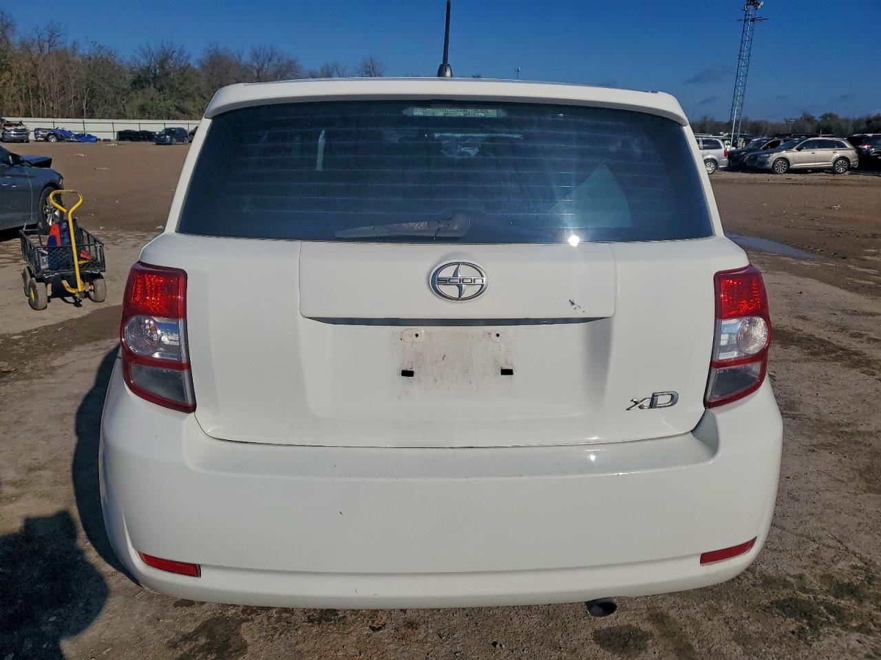 2009 Toyota Scion Xd White vin: JTKKU10459J046543
