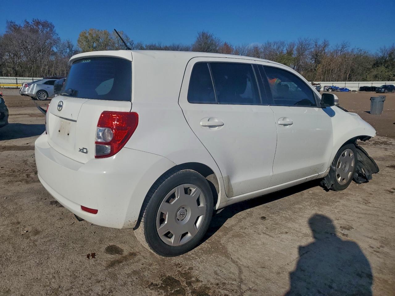 2009 Toyota Scion Xd White vin: JTKKU10459J046543