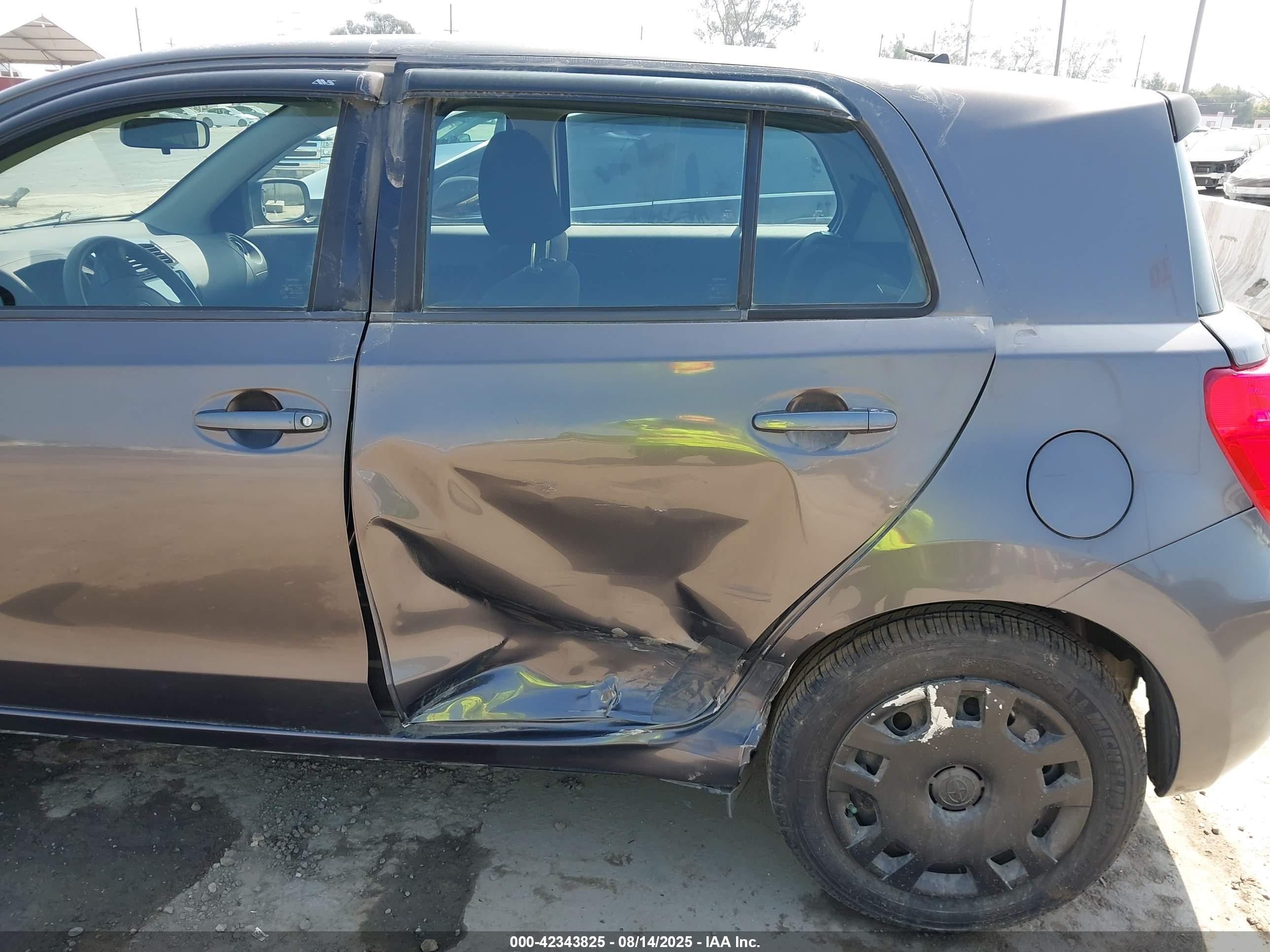 2008 Scion Xd   Gray vin: JTKKU10468J015199