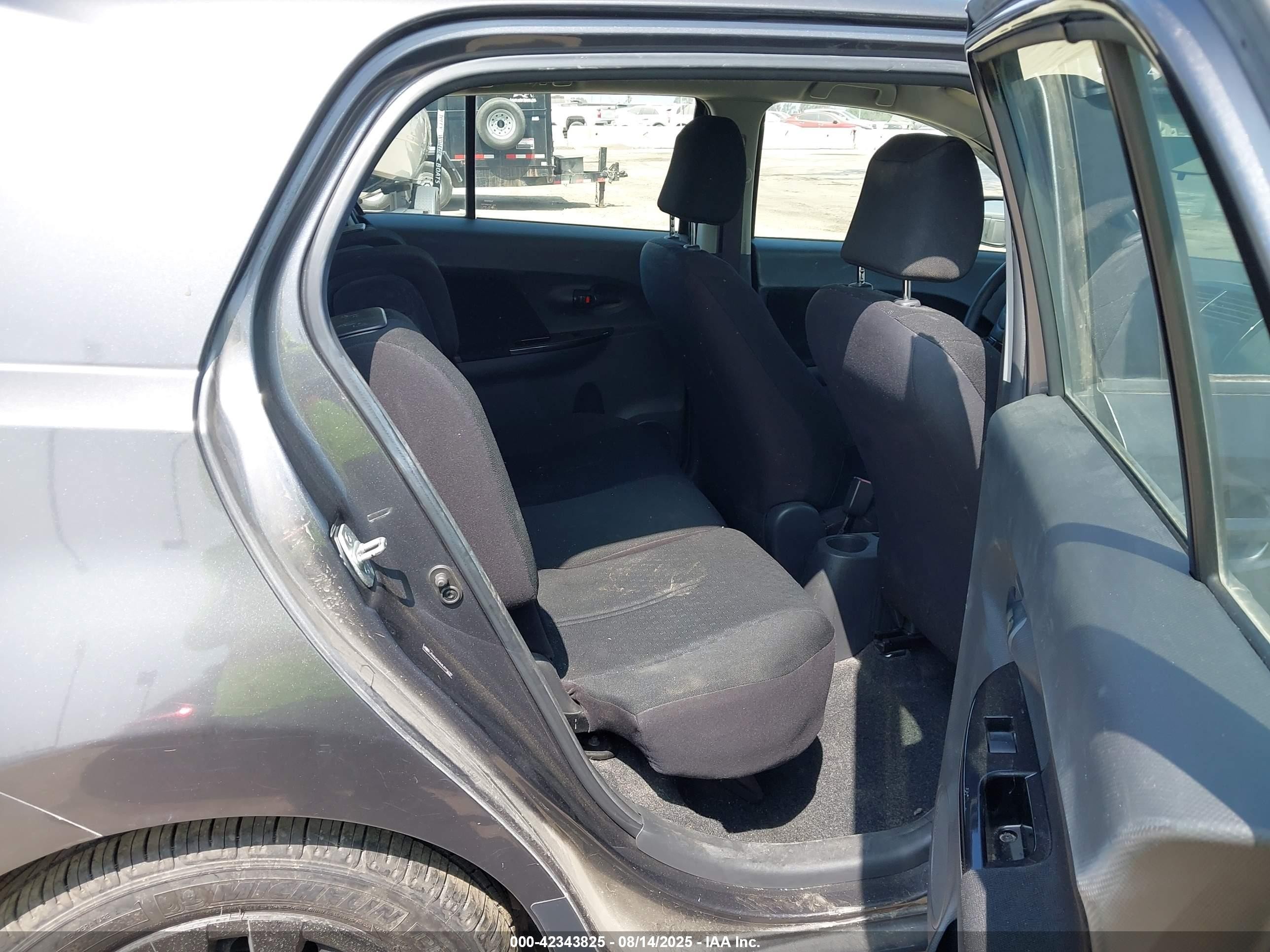 2008 Scion Xd   Gray vin: JTKKU10468J015199