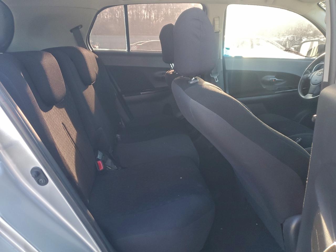 2008 Toyota Scion Xd Silver vin: JTKKU10488J003801