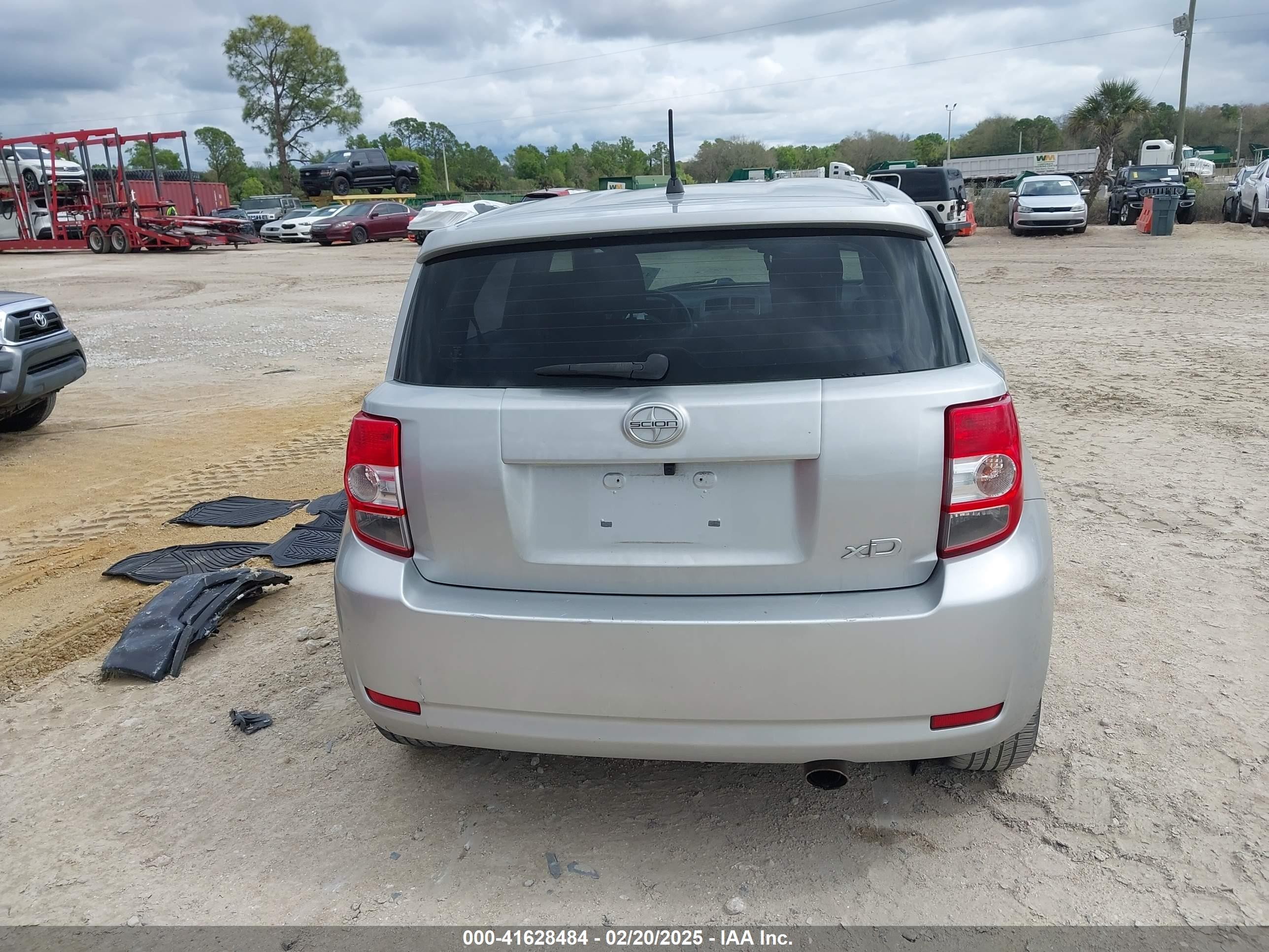 2008 Scion Xd   Silver vin: JTKKU104X8J027288
