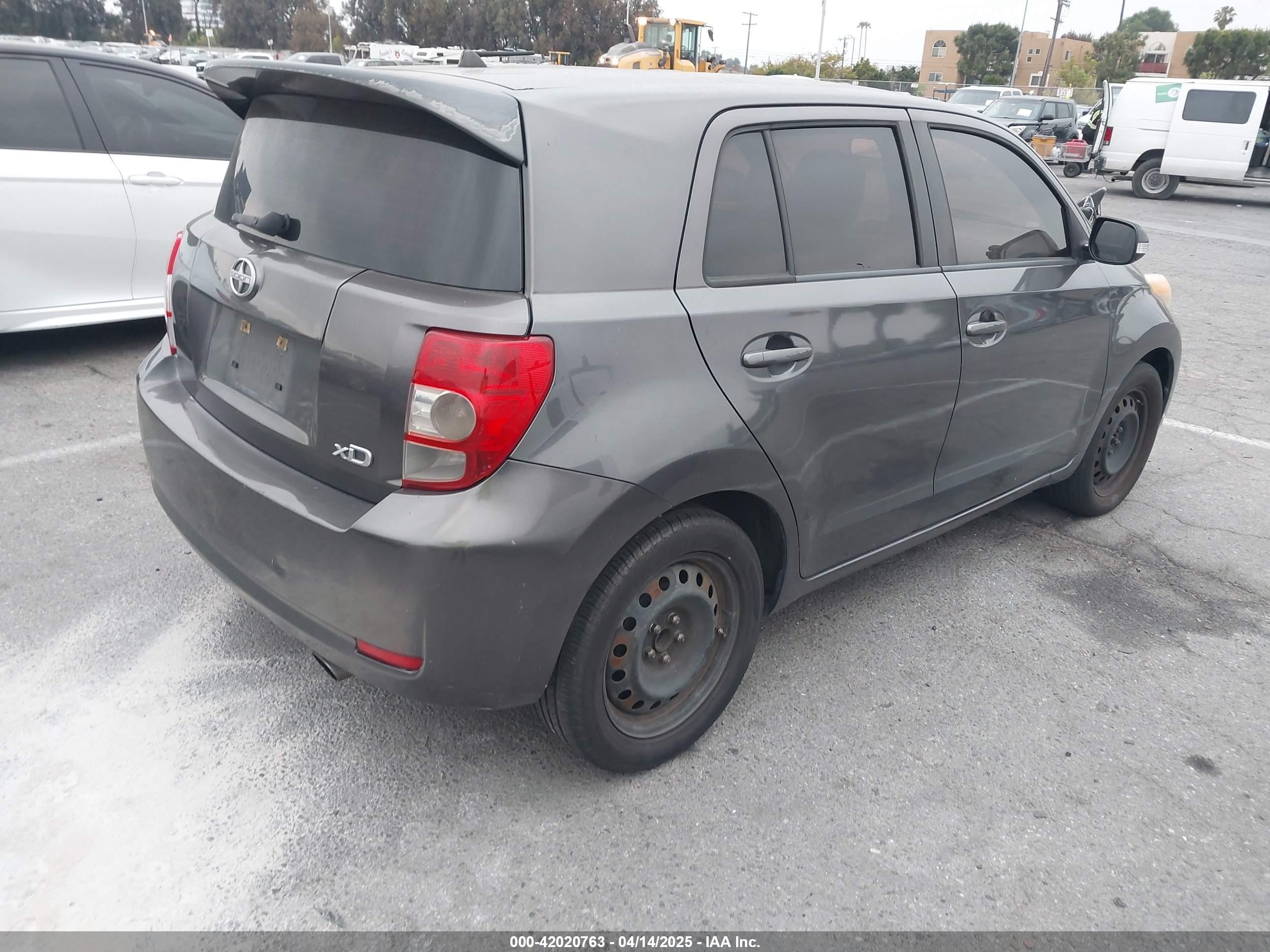 2008 Scion Xd   Gray vin: JTKKU104X8J028277