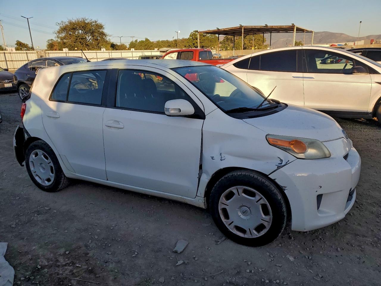 2009 Toyota Scion Xd White vin: JTKKU104X9J045176