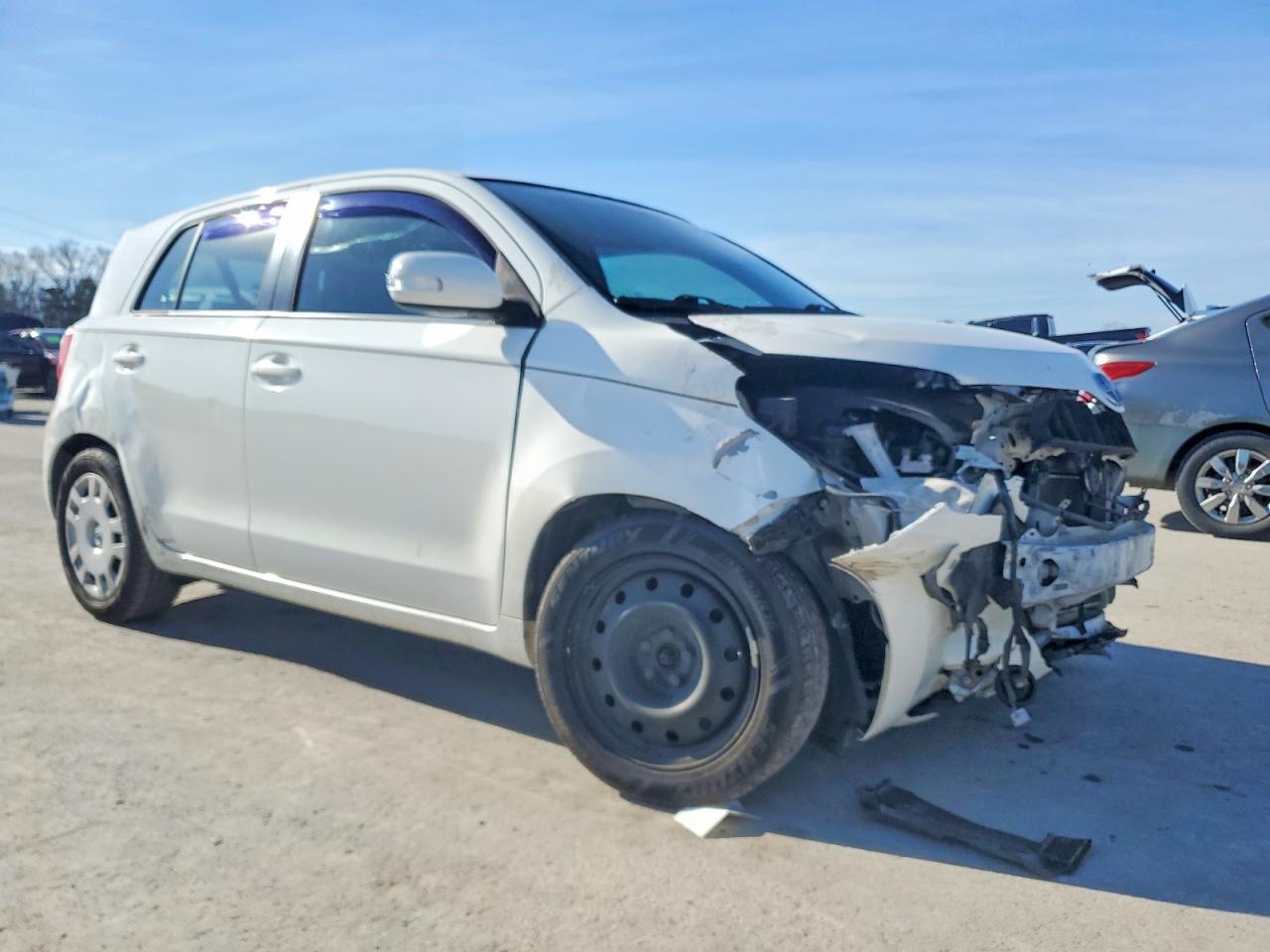 2011 Toyota Scion Xd White vin: JTKKU4B40B1014720