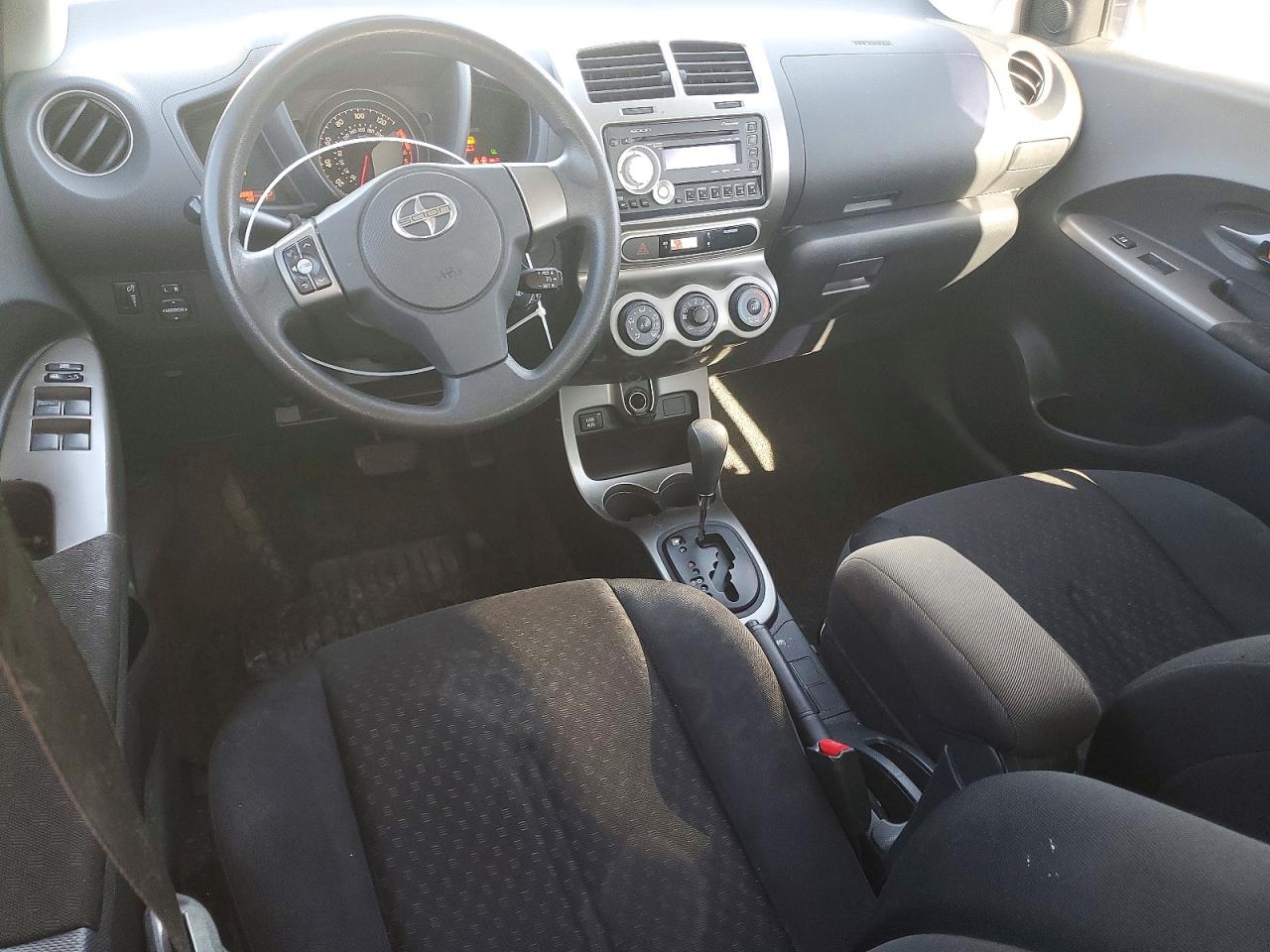 2011 Toyota Scion Xd White vin: JTKKU4B40B1014720