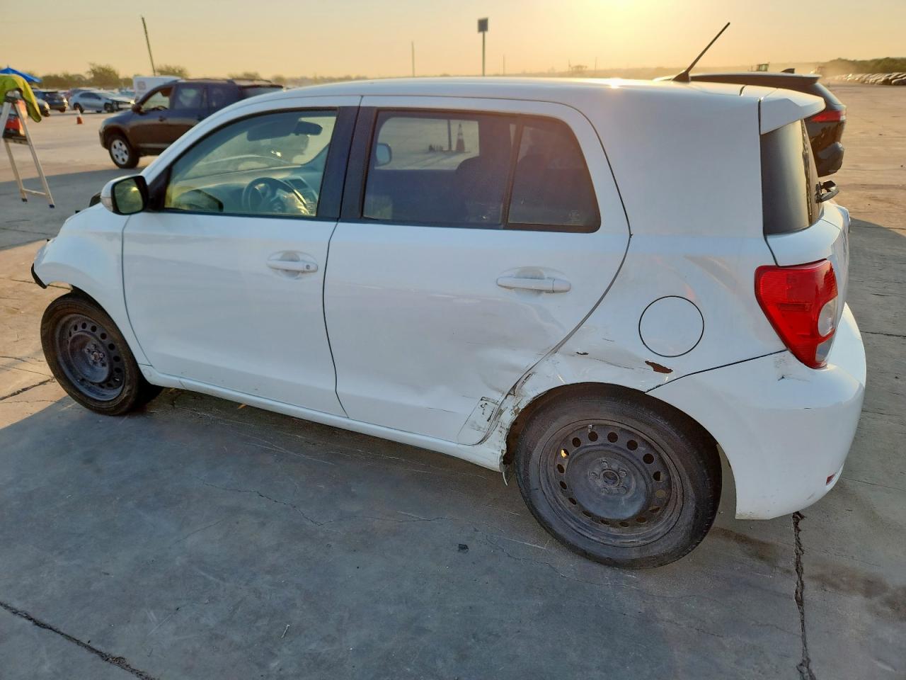 2011 Toyota Scion Xd White vin: JTKKU4B41B1013432
