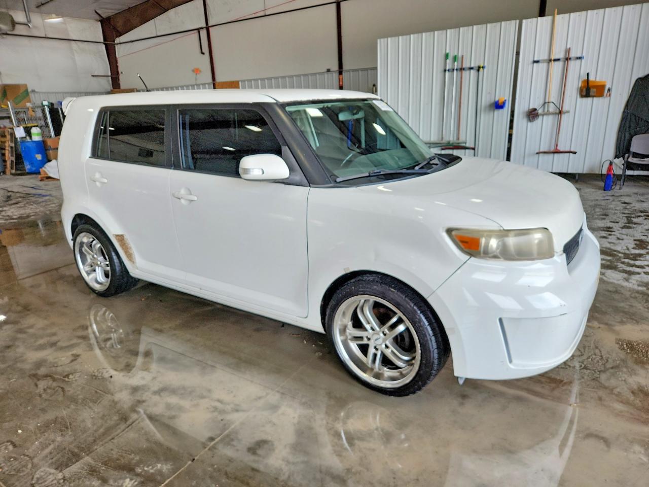 2008 Toyota Scion Xb White vin: JTLKE50E081014607