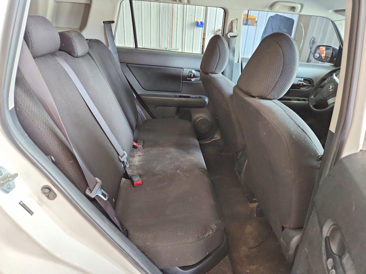 2008 Toyota Scion Xb White vin: JTLKE50E081014607