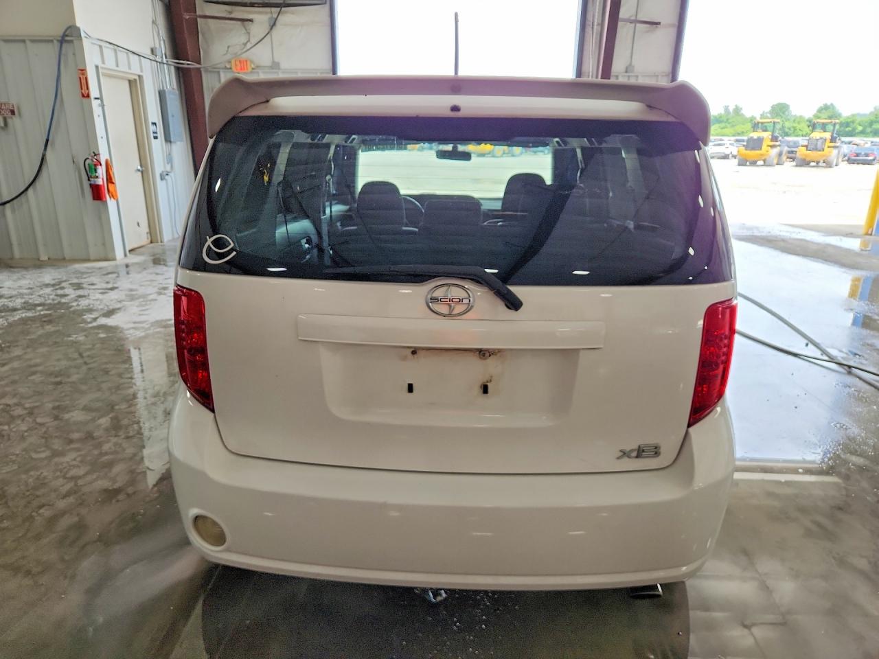 2008 Toyota Scion Xb White vin: JTLKE50E081014607
