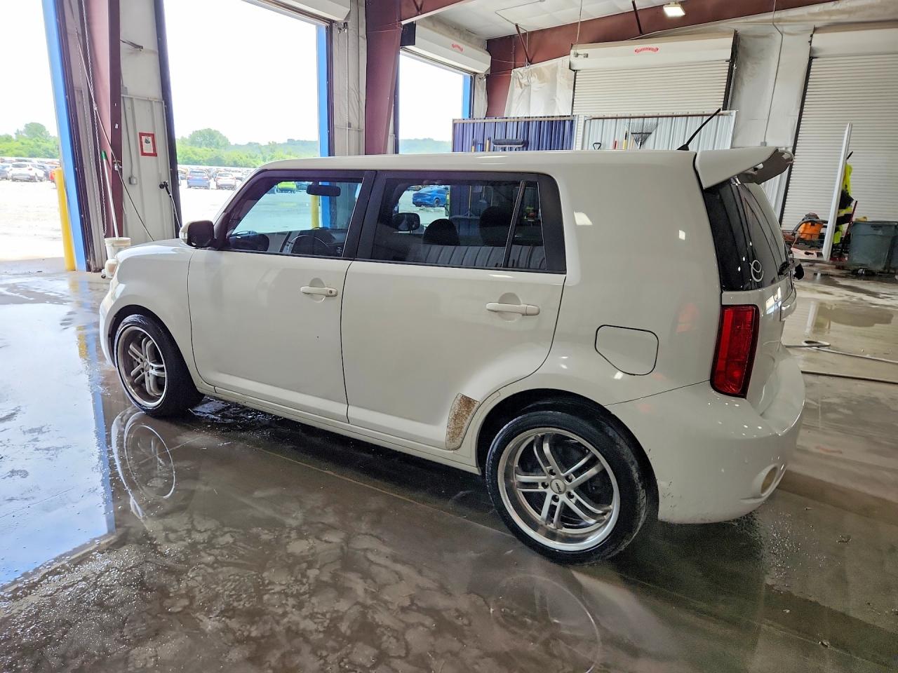 2008 Toyota Scion Xb White vin: JTLKE50E081014607