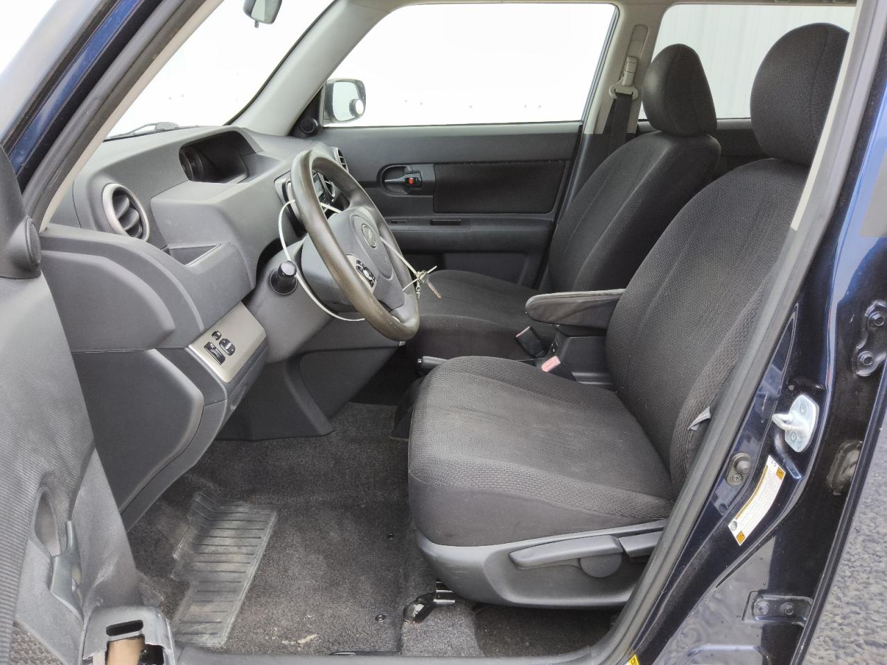 2008 Toyota Scion Xb Blue vin: JTLKE50E081029107 Damage: Left Front Seat Armrest, Worn, Replacement Required