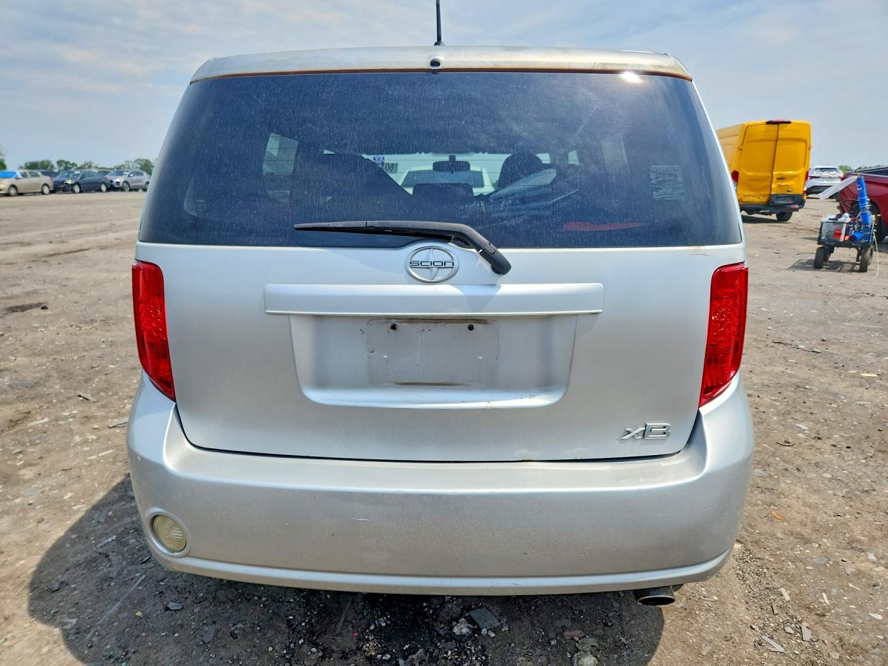 2008 Toyota Scion Xb Silver vin: JTLKE50E081049549
