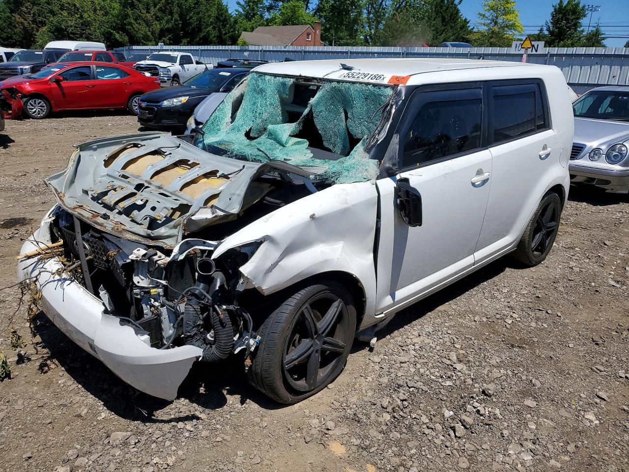 2009 Toyota Scion Xb White vin: JTLKE50E291063194
