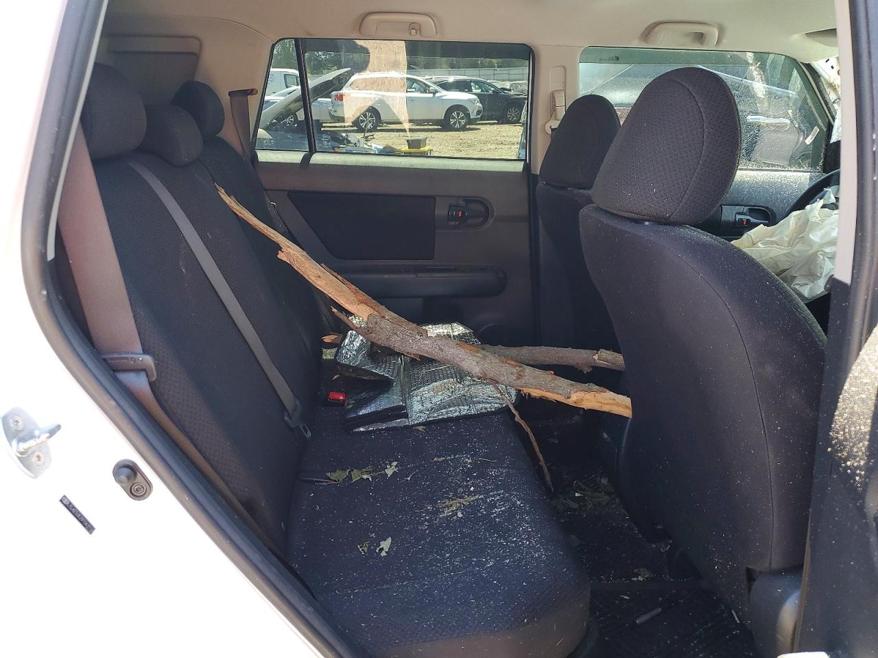 2009 Toyota Scion Xb Белый vin: JTLKE50E291063194