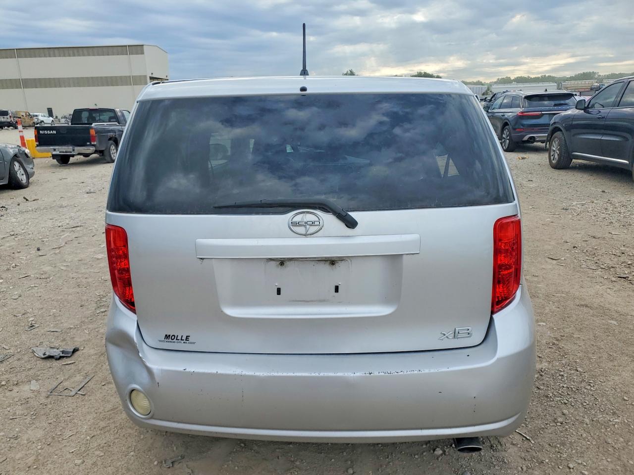 2008 Toyota Scion Xb Silver vin: JTLKE50E381034172