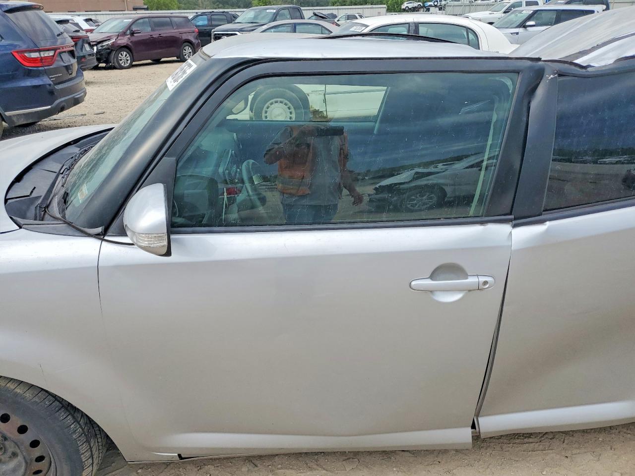 2008 Toyota Scion Xb Silver vin: JTLKE50E381034172