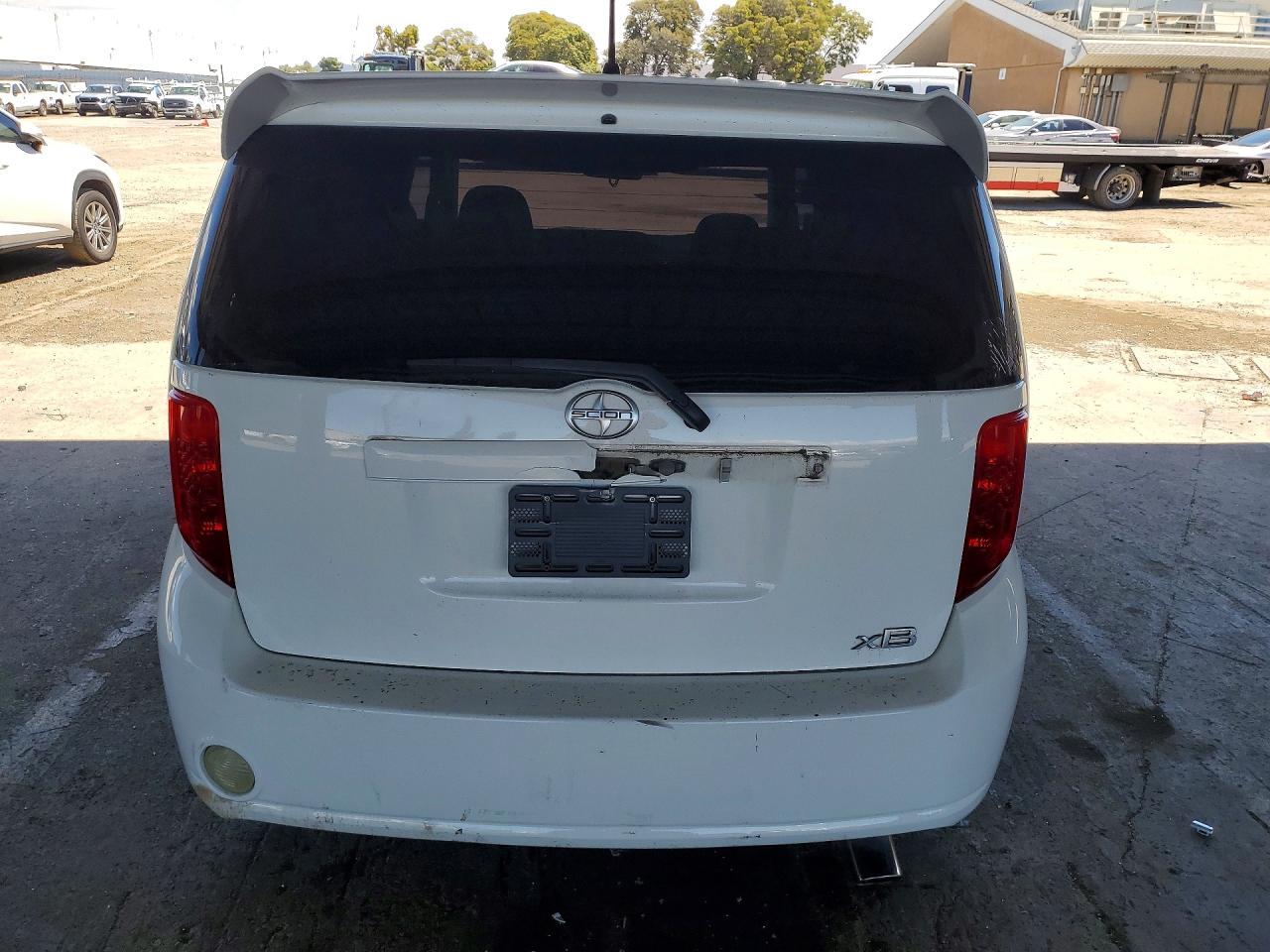 2008 Toyota Scion Xb Белый vin: JTLKE50E581016255