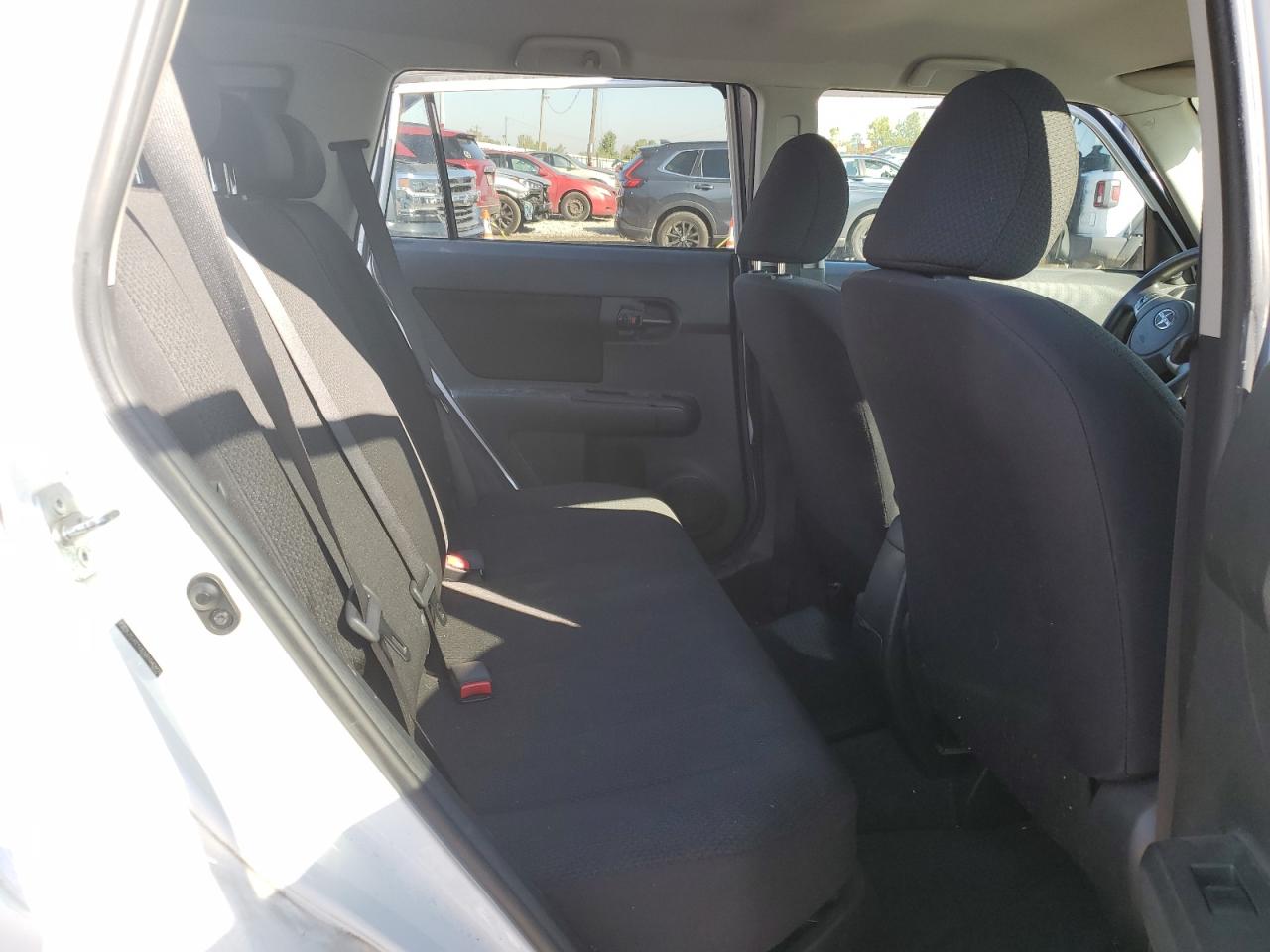 2008 Toyota Scion Xb White vin: JTLKE50E581040927