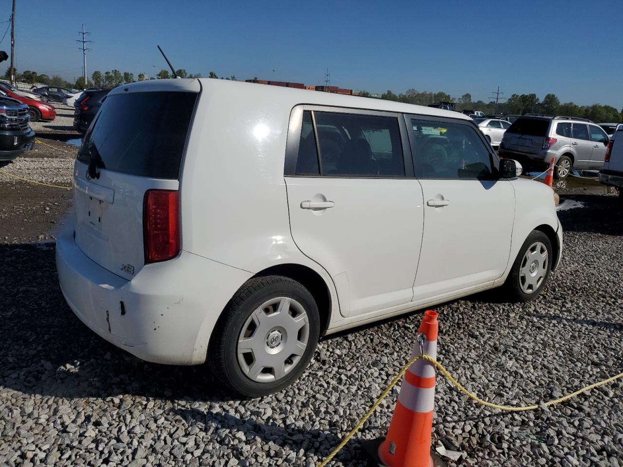 2008 Toyota Scion Xb White vin: JTLKE50E581040927