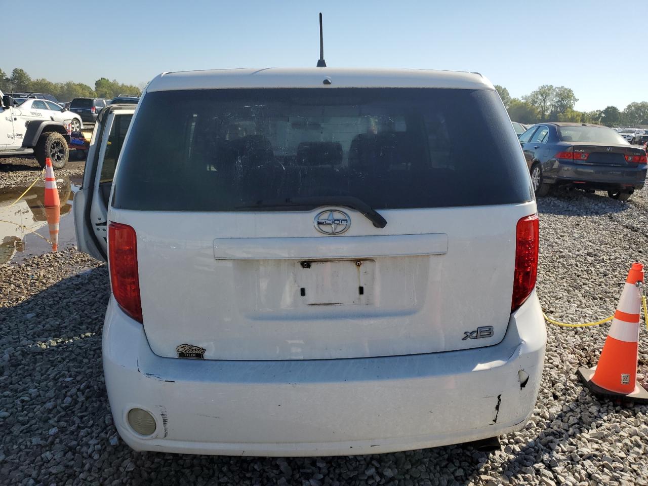 2008 Toyota Scion Xb White vin: JTLKE50E581040927