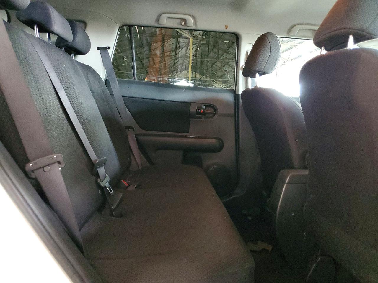 2008 Toyota Scion Xb Белый vin: JTLKE50E581042385