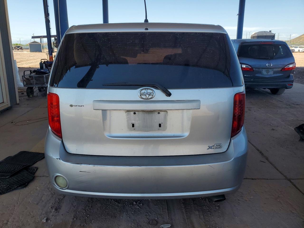 2008 Toyota Scion Xb Silver vin: JTLKE50E581048610