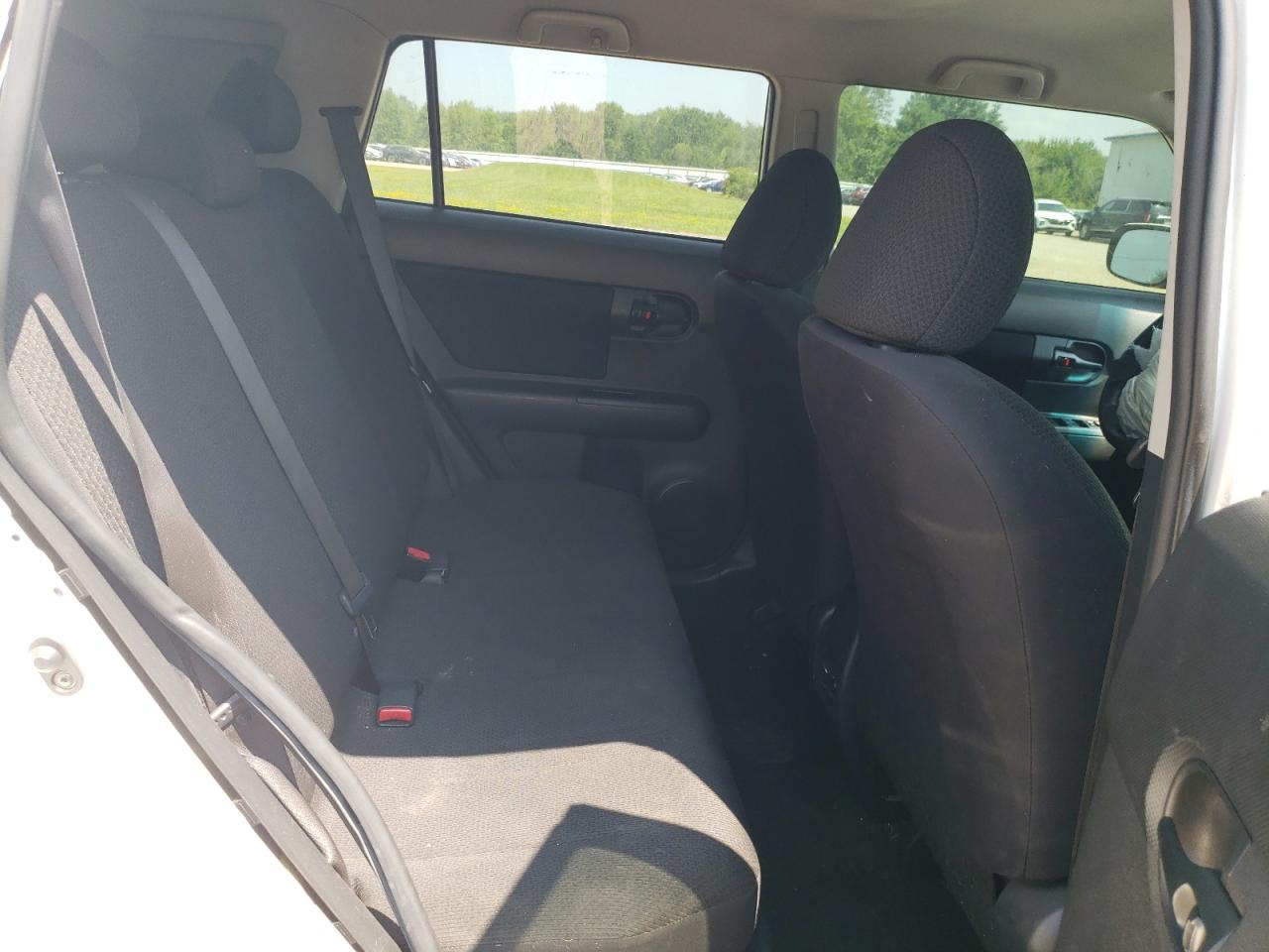 2008 Toyota Scion Xb White vin: JTLKE50E781058507