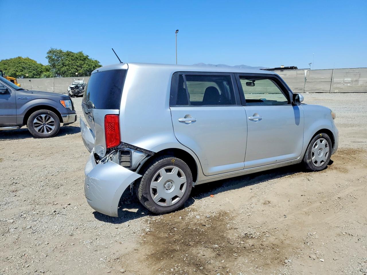 2008 Toyota Scion Xb Silver vin: JTLKE50E881005427