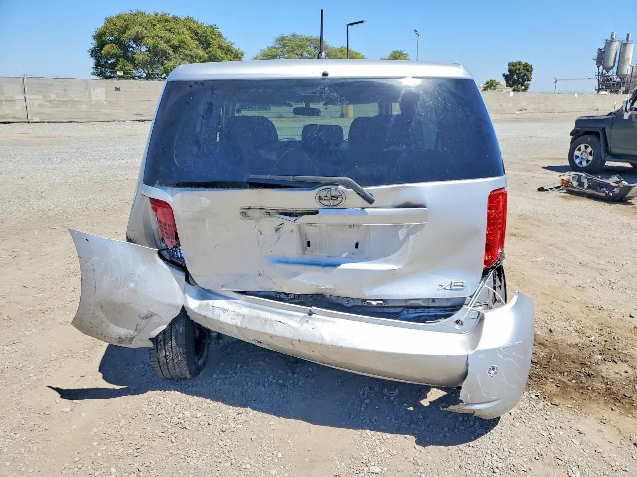2008 Toyota Scion Xb Silver vin: JTLKE50E881005427