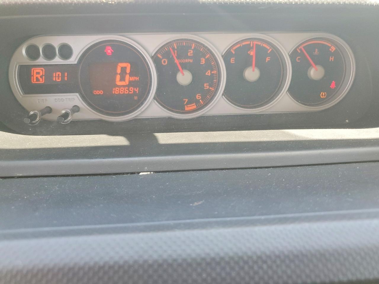 2008 Toyota Scion Xb Серебряный vin: JTLKE50E881014127