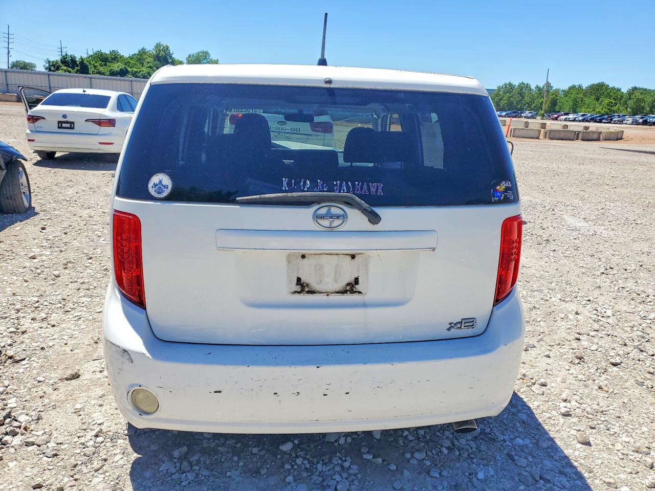 2008 Toyota Scion Xb White vin: JTLKE50E881054417