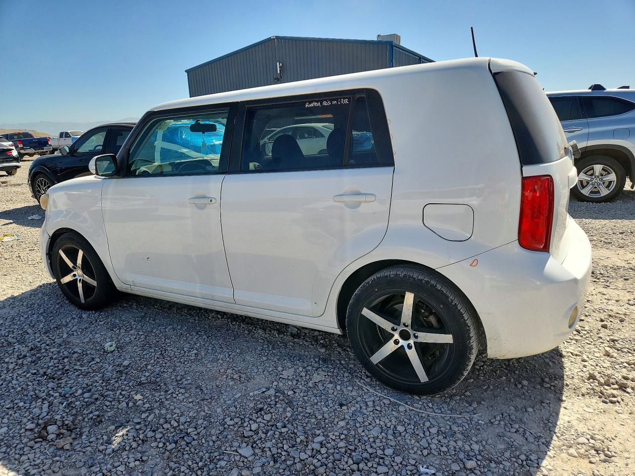 2008 Toyota Scion Xb White vin: JTLKE50E981003976