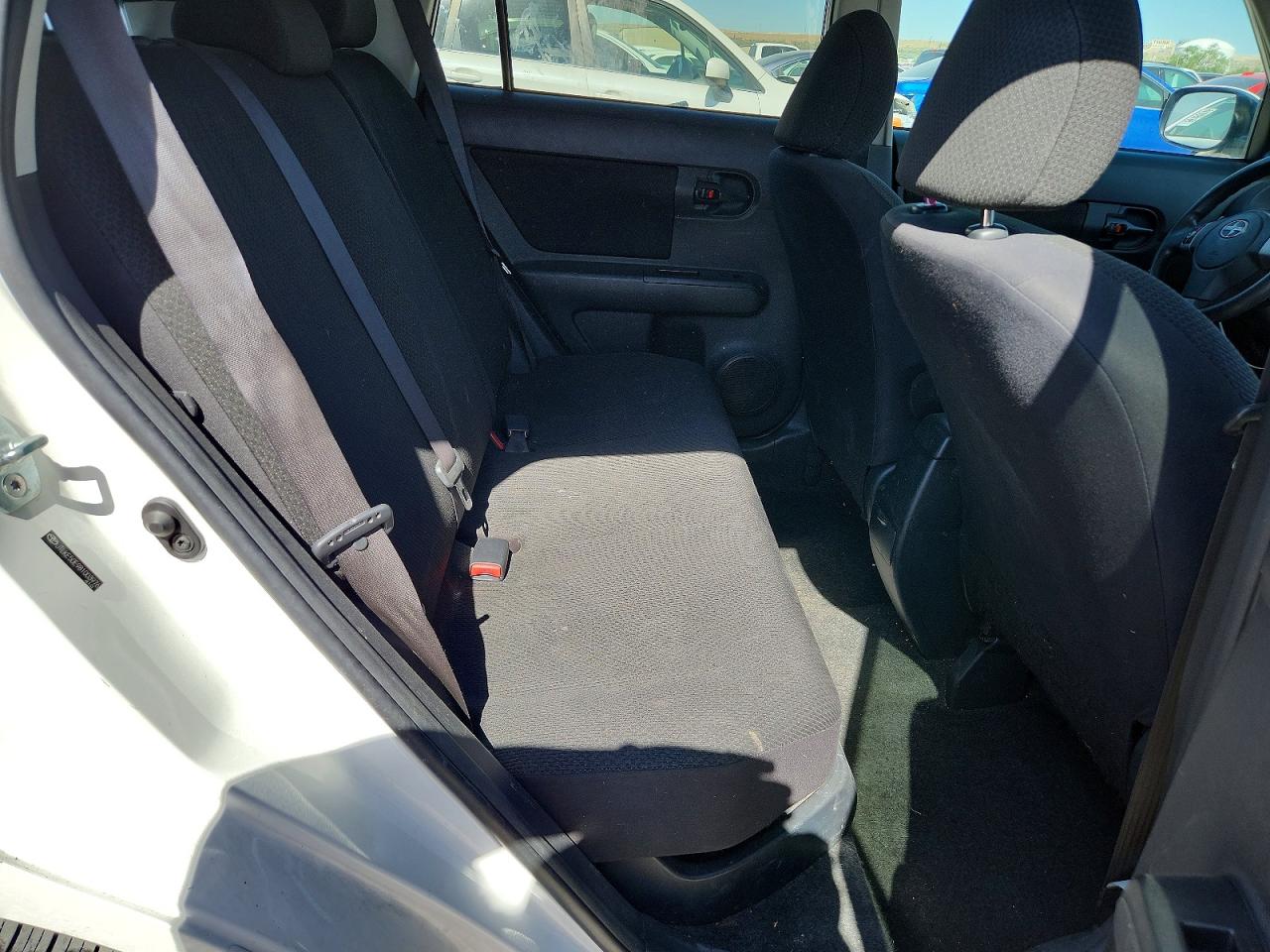 2008 Toyota Scion Xb White vin: JTLKE50E981003976