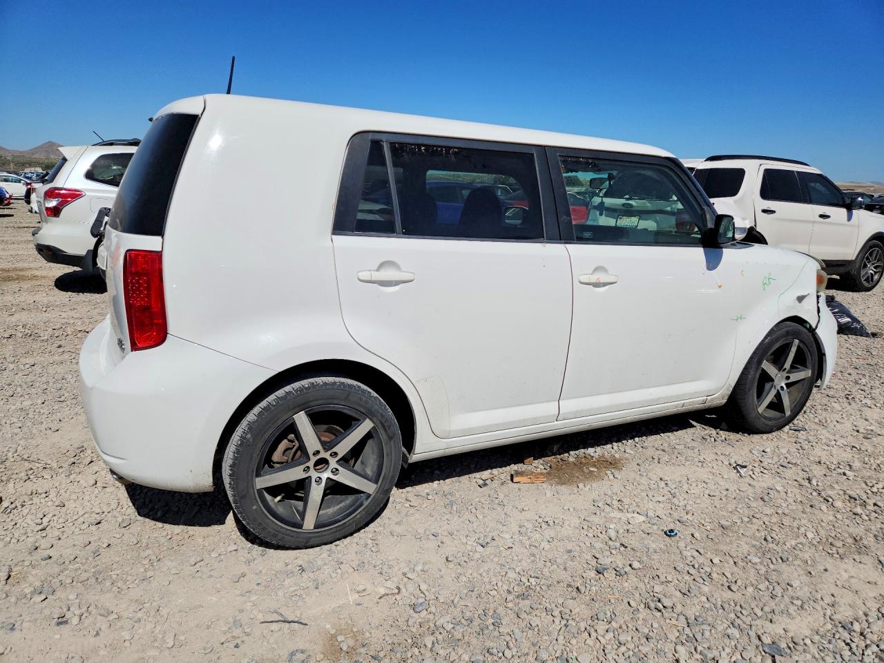 2008 Toyota Scion Xb White vin: JTLKE50E981003976
