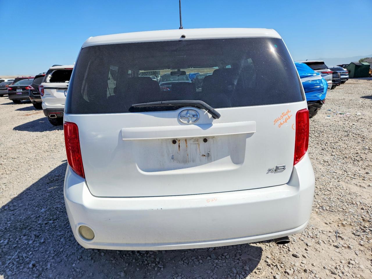 2008 Toyota Scion Xb White vin: JTLKE50E981003976