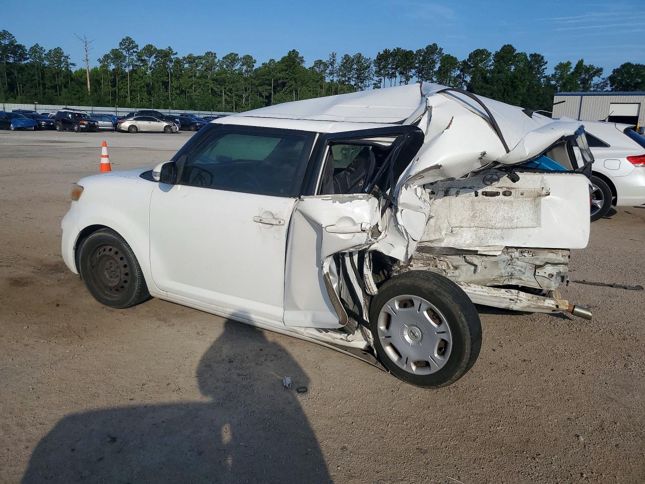 2008 Toyota Scion Xb White vin: JTLKE50E981027257