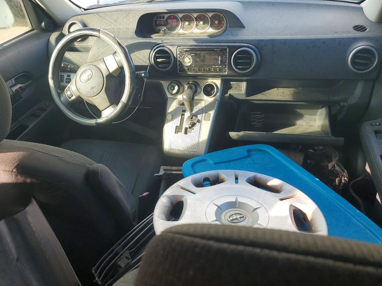 2008 Toyota Scion Xb White vin: JTLKE50E981027257