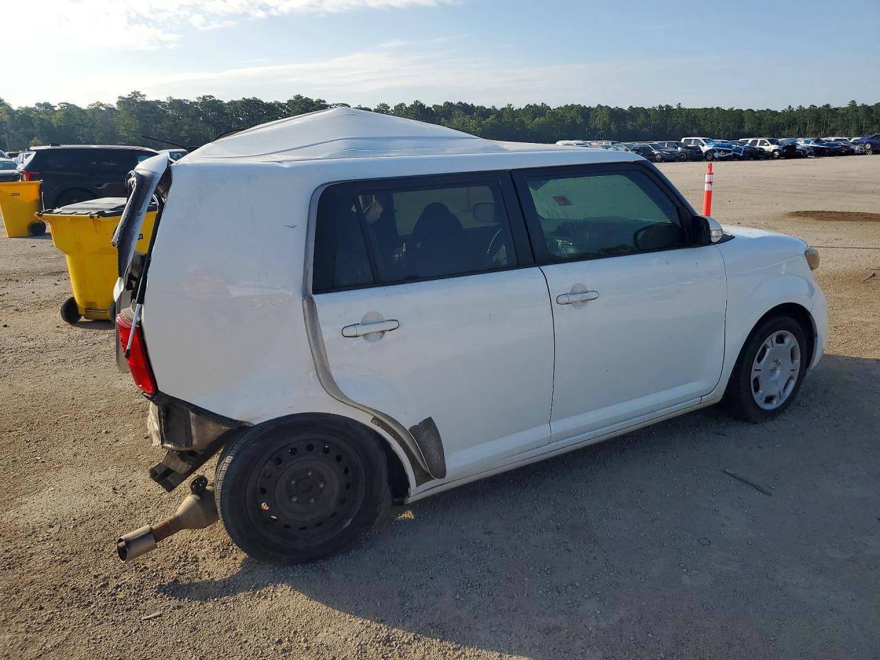 2008 Toyota Scion Xb White vin: JTLKE50E981027257