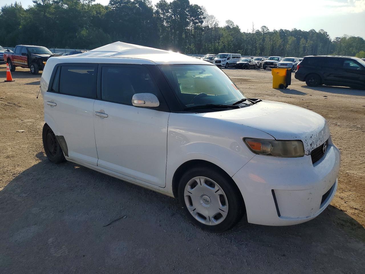 2008 Toyota Scion Xb White vin: JTLKE50E981027257