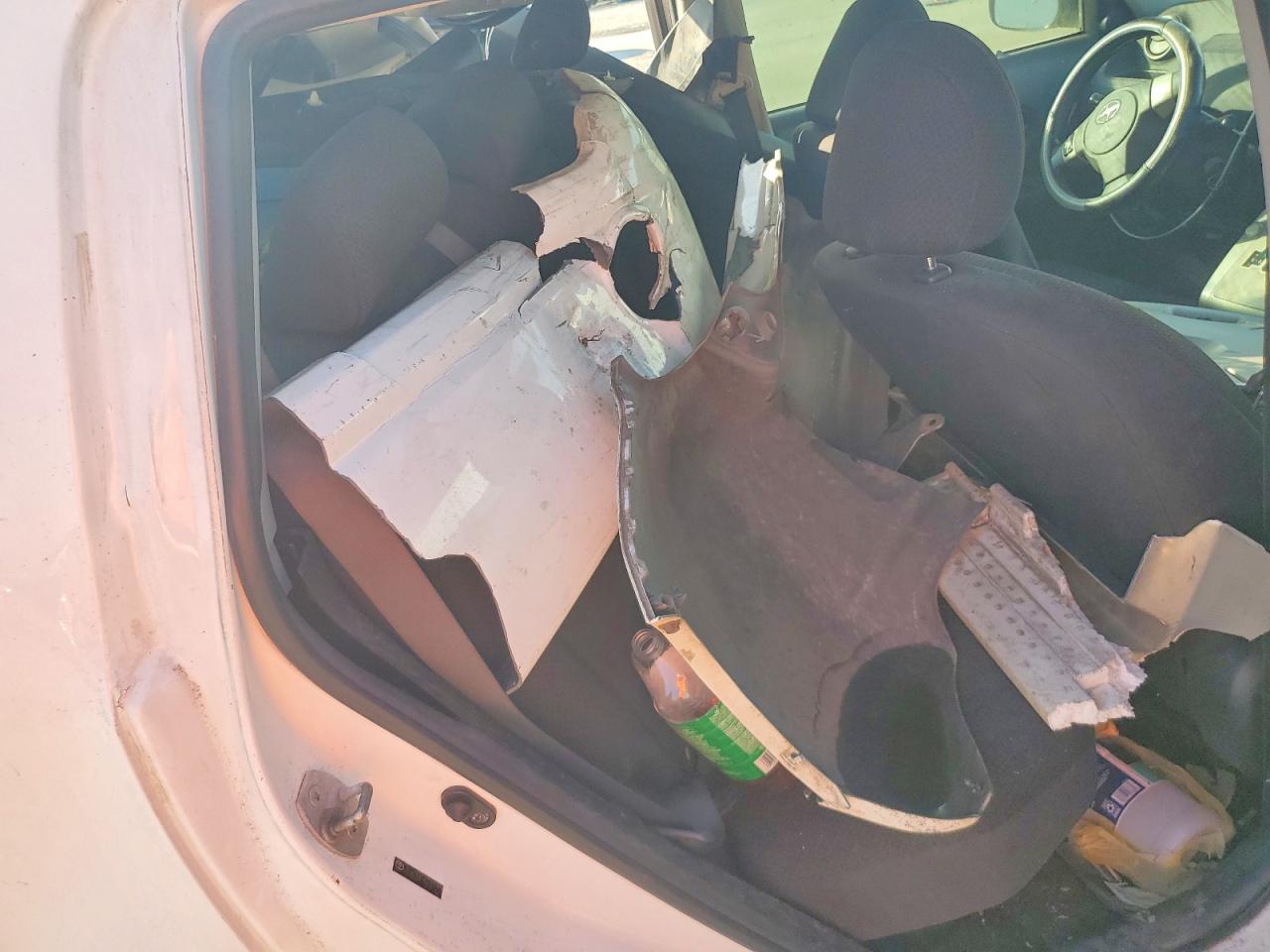 2008 Toyota Scion Xb White vin: JTLKE50E981027257