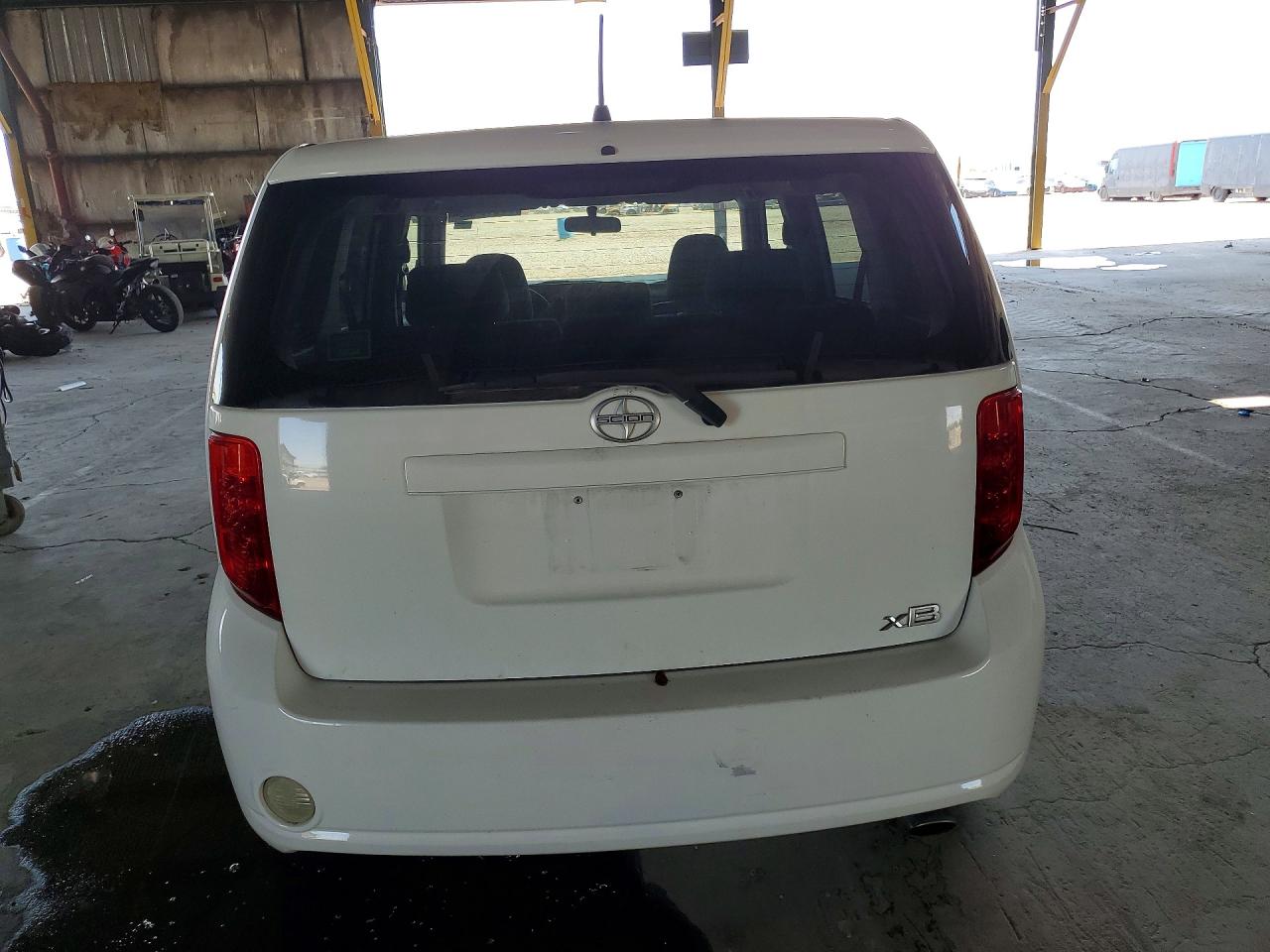 2009 Toyota Scion Xb White vin: JTLKE50E991085662
