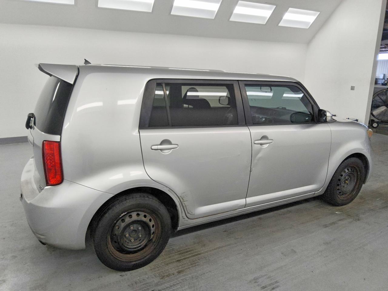 2008 Toyota Scion Xb Silver vin: JTLKE50EX81016963