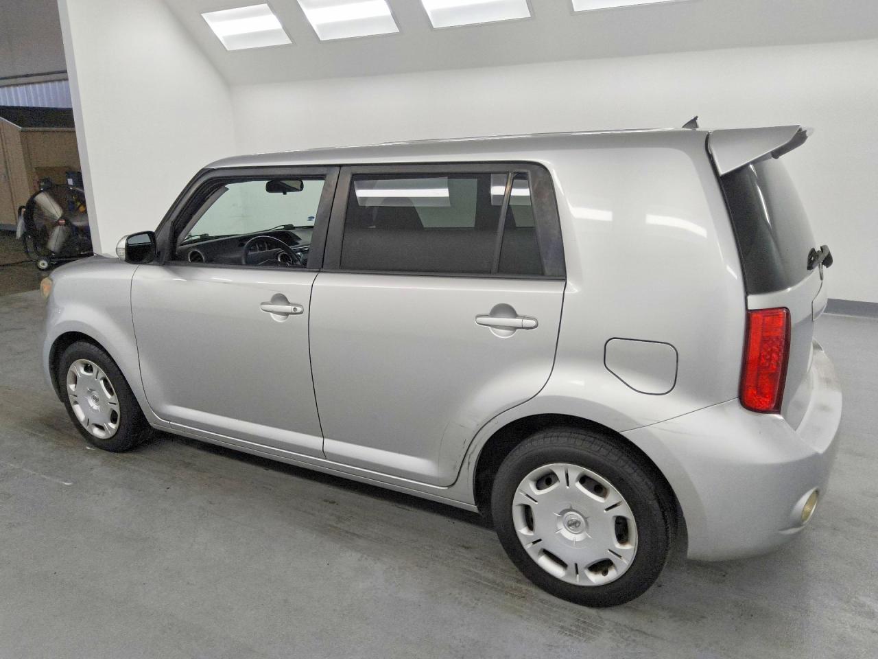 2008 Toyota Scion Xb Silver vin: JTLKE50EX81016963