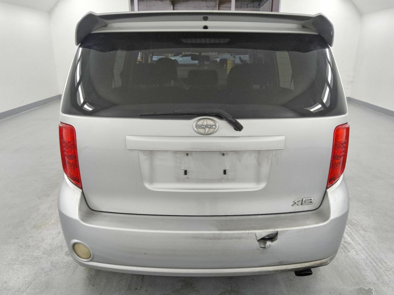 2008 Toyota Scion Xb Silver vin: JTLKE50EX81016963