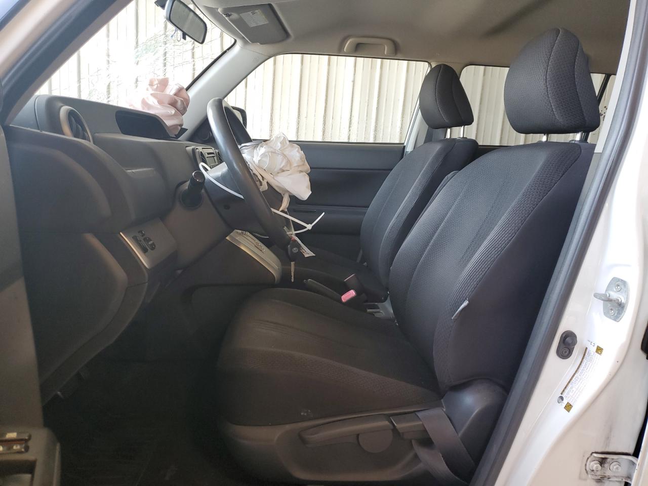 2009 Toyota Scion Xb White vin: JTLKE50EX91076436