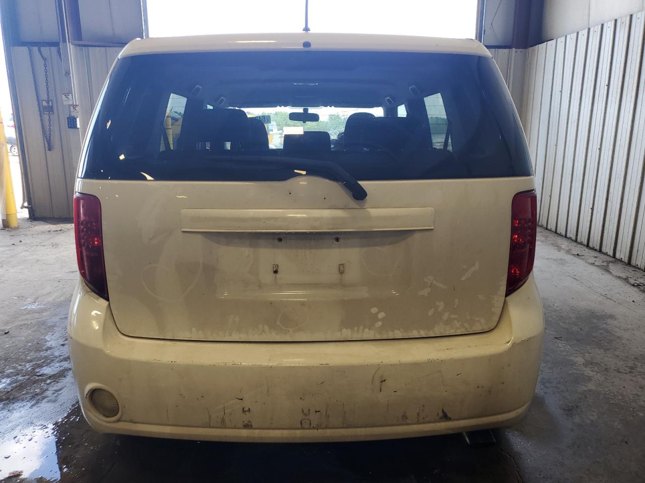 2009 Toyota Scion Xb White vin: JTLKE50EX91076436