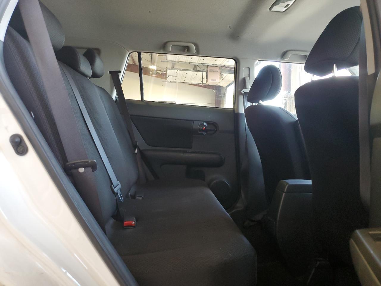 2009 Toyota Scion Xb White vin: JTLKE50EX91076436
