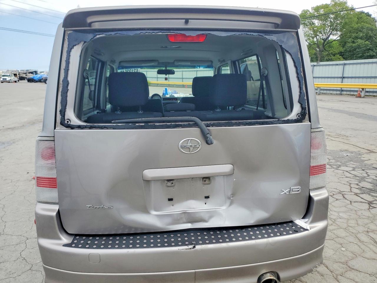 2006 Toyota Scion Xb Silver vin: JTLKT324064126172