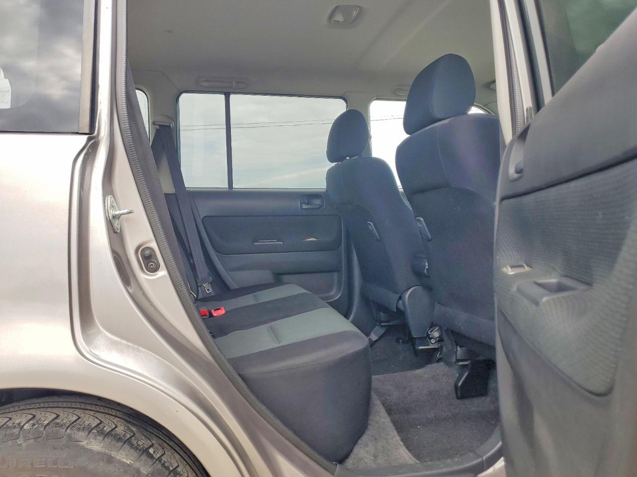 2006 Toyota Scion Xb Silver vin: JTLKT324064126172